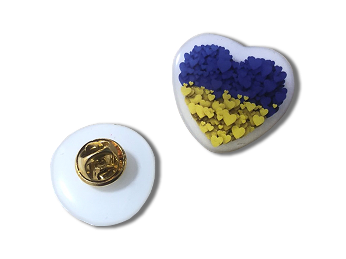 Печать на значках со смолой в Киеве l Типография Принт Маркет