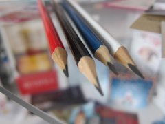 Тригранні олівці з логотипом